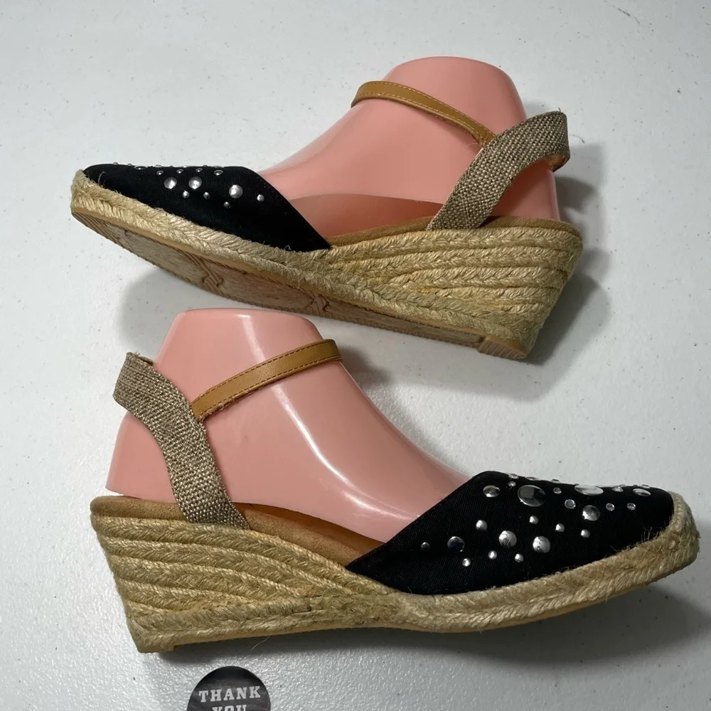 White Mountain Black Studded Espadrilles 8.5M SB-K